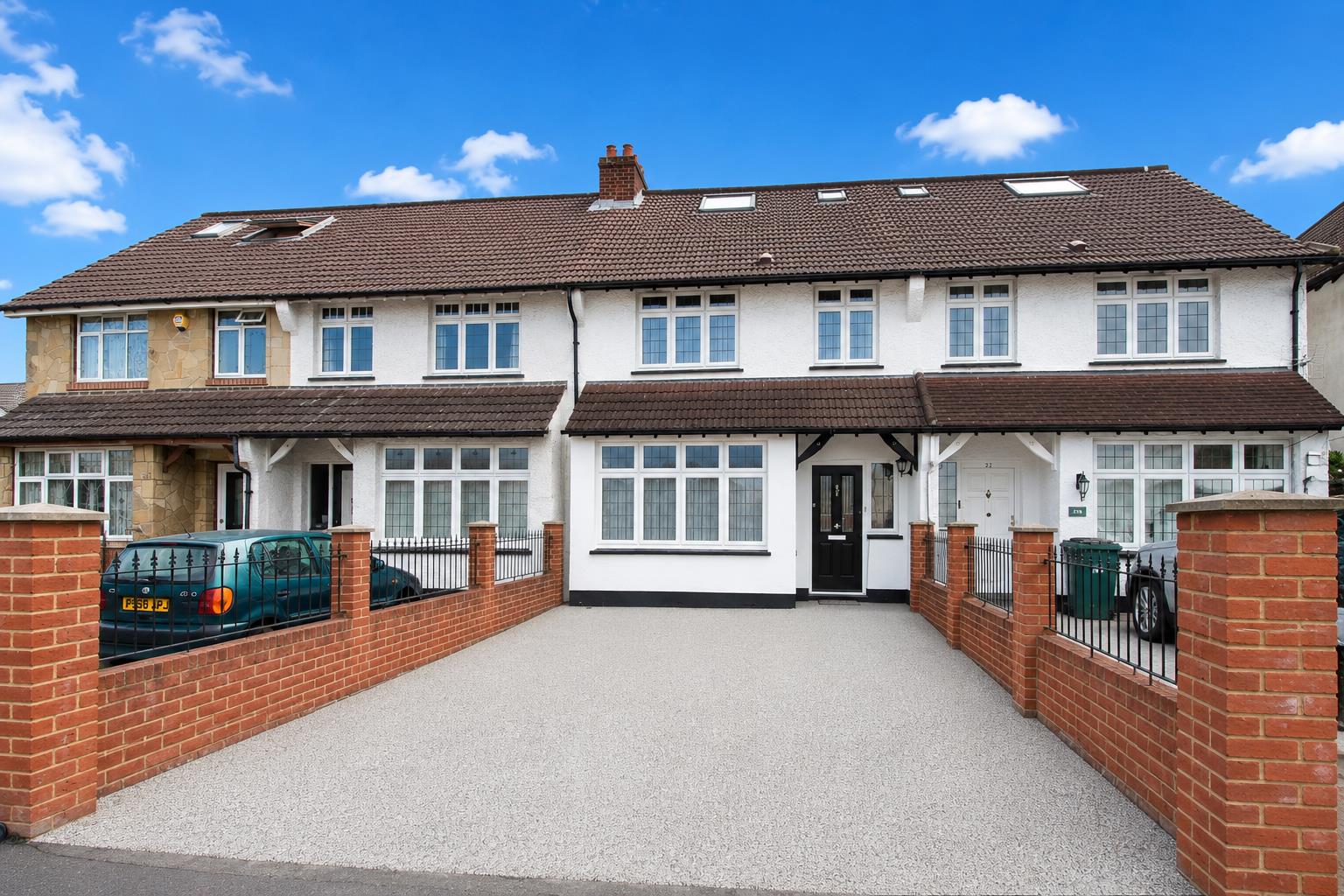 4 bed property in The Crescent, Sutton